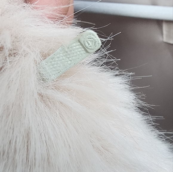 Fabulous Furs Evening Shawl - Picture 7 of 8